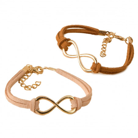 Bracciale infinito in scatola di presentazione beige personalizzata con adesivo per battesimi